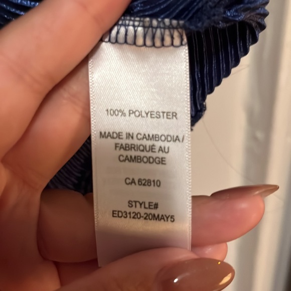 NEW Woman’s Top - Picture 4 of 4